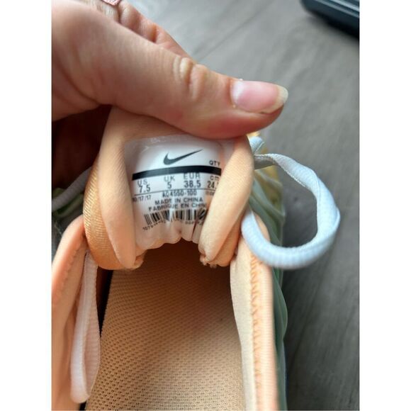 Nike Vapormax size 7.5 Women's White Light Menta AO4550-100 - Picture 6 of 6